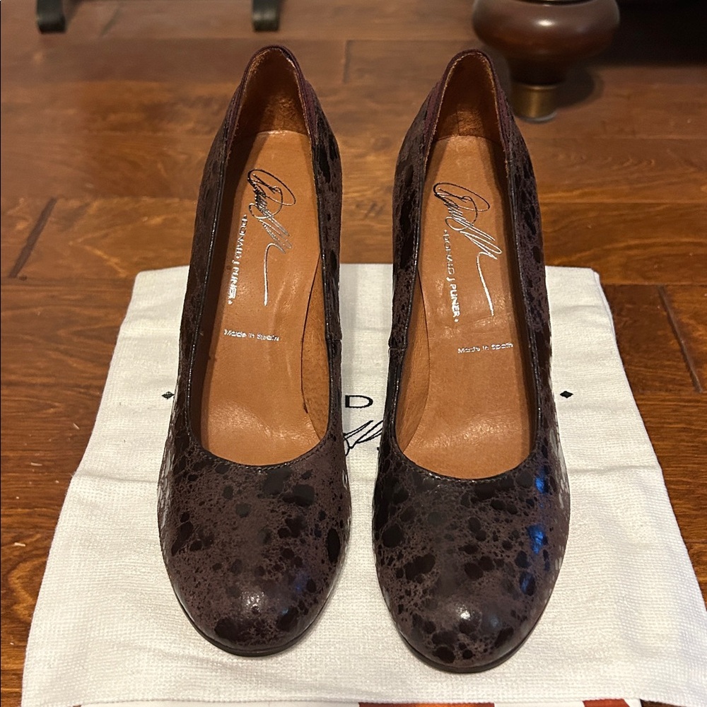 Donald J Pliner Cracked Suede Patent Wine Heel. Size 9, NIB
